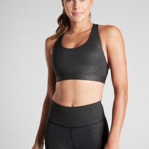 NWT Athleta A-C Ultimate Embossed Bra
